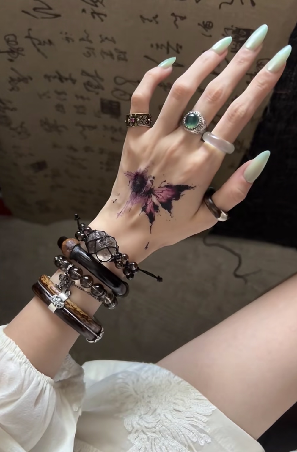 design of chicken blood vine bangles